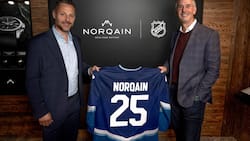 Mark Streit (l.), ehemaliger Schweizer Eishockeyprofi, NHL-Pionier und Mitgründer von Norqain, mit Keith Wachtel, Präsident der NHL.
