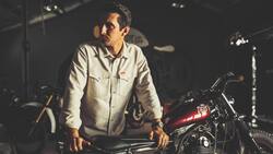 Deus Ex Machina und Breitling haben bereits zwei Limited Editions aufgelegt. Beide sind sold out. Für den dritten Anlauf schaltet Breitling nun einen Gang höher.