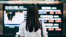 Den Kurs im Blick: Für Arbeitnehmende wäre es lukrativer, aus der Pensionskasse aussteigen zu können und die Finanzen selbst in die Hand zu nehmen.