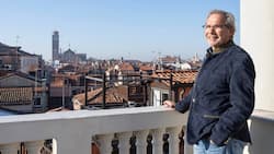 Von seiner Terrassse überblickt der Valmont-Eigentümer Didier Guillon die Dächer Venedigs bis zur Frari-Kirche.