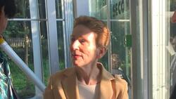 Maja Oeri, Urenkelin von Roche-Gründer Fritz Hoffmann-La Roche und Kunstmäzenin, bindet Sohn Melchior ein.