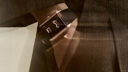 Audemars Piguet präsentiert die Neo Frame Jumping Hour: eine digitale Uhr im Retrodesign.
