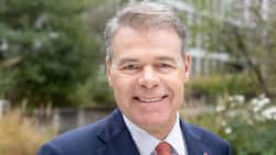 Dominik Zehnder (62) ist Co-Gründer und Partner von Konrad Zehnder Wealth Partners. Der Vater von drei Kindern ist seit 13 Jahren für die FDP im Schwyzer Kantonsrat und aktuell dessen Präsident.
