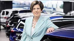Sprachwissenschaft und Autohandel: In Karin Stüber schlagen zwei Herzen.
