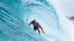 Kelly Slater in seinem Element. Obwohl er seit fast 50 Jahren surft, gibt es nichts, was er lieber täte.