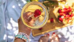 Erdbeeren und Schaumwein gelten als das Traumpaar. Noch perfekter wird es, wenn ein bisschen Restsüsse mit im Spiel ist.