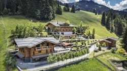 In Oeschseite bei Zweisimmen werden drei Chalets verkauft.