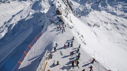 Der Gemsstock ob Andermatt, seit Mitte November geöffnet, schneesicher und seit Januar auch sonnig: Auf fast 3000 Metern kurven vor allem geübte Wintersportler und Freerider.