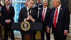 Trump liebt die grosse Geste – und Pfizer-Chef Albert Bourla liefert: Fototermin zum Abschluss des Abkommens im Weissen Haus.
