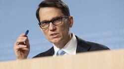 Nationalbankpräsident Martin Schlegel zeigt sich entschlossen – bei Bedarf greift die SNB erneut zu Negativzinsen.