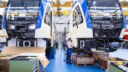 Gemäss SRF gelangen in den Schweizer Werken des Zugbauers Stadler Rail zu viele VOC-Emissionen in die Umwelt.