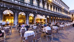 Venedig, Italien: Vom Caffè Florian geniesst man den Blick auf den Markusdom.