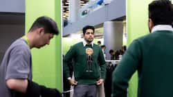 Hardik Nahata probierte während der jährlichen Konferenz von Nvidia im Merchandise-Shop einen Pullover von Jensen Huang an. 