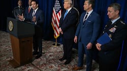US-Aussenminister Marco Rubio spricht an der Pressekonferenz von Donald Trump (2.v.l.) unmittelbar nach der Militäraktion in Venezuela.