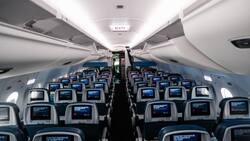 Economy-Klasse bei Delta Airlines: Fluggesellschaften mit First-Class-Bereichen wie Delta Air Lines und United Airlines haben in den letzten zehn Jahren die Anzahl der Premium-Sitzplätze auf ihren Flügen erhöht. 