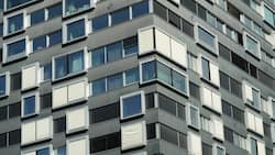 Ein Wohnhochhaus in der Stadt Zürich.