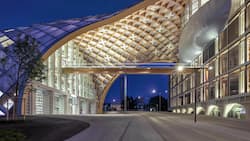 Der Swatch-Hauptsitz in Biel von aussen betrachtet.