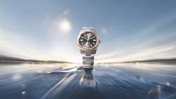 Ein Highlight ist die 41-mm-Version in Stahl und Gelbgold mit der Gravur «100 years».