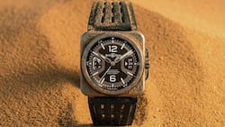 Bell & Ross unterstützt das Defender Rally Team in der World Rally-Raid Championship 2026. Passend dazu gibts die BR-X5 Black Titanium.