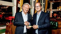Schlüsselübergabe: Freddy Burger überträgt seine Firma komplett seinem Sohn Oliver.