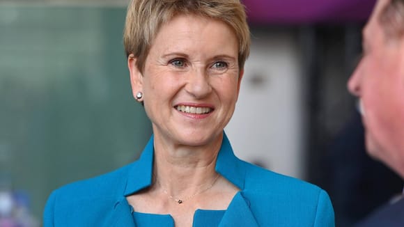 Susanne KLATTEN reichste Frau Deutschlands,Unternehmerin und Grossaktionaerin BMW, Einzelbild,angeschnittenes Einzelmotiv,Portraet,Portrait,PortrÃ¤t. Jubilaeumsveranstaltung 50 Jahre BMW Hochhaus am 22.07.2022 in Muenchen *** Susanne KLATTEN richest woman in Germany , entrepreneur and major shareholder BMW , single image , cropped single motif , portrait , portrait Jubilee event 50 years BMW high-rise on 22 07 2022 in Munich