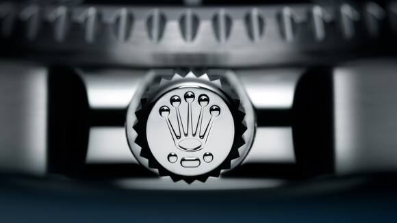 Die Krone der Krone: Detailansicht einer Rolex-Uhr.