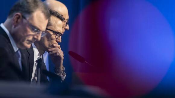 Die Schweizerische Nationalbank mit Präsident Thomas Jordan (l.) und seinem Vize Martin Schlegel (m.) ist für die Preisstabilität in der Schweiz verantwortlich.