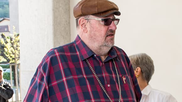 Dieter Behring betritt das Bundesstrafgericht in Bellinzona, am Donnerstag, 30. Maerz 2017. Das Bundesstrafgericht entscheidet heute ueber die Zivilforderungen im Fall Behring. (KEYSTONE/Ti-Press/Gabriele Putzu)