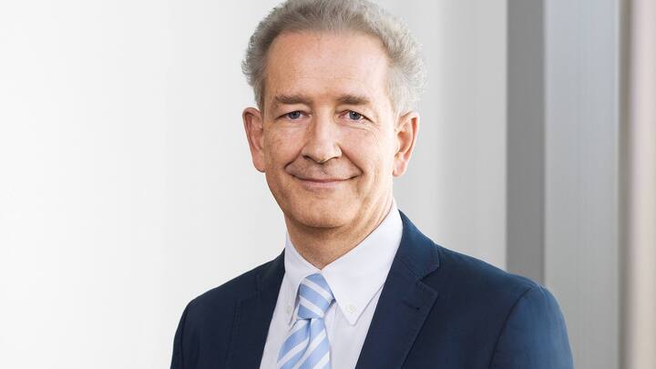 PrÃ¤sident Adrian BultÃkonom; Professioneller Verwaltungsrat;