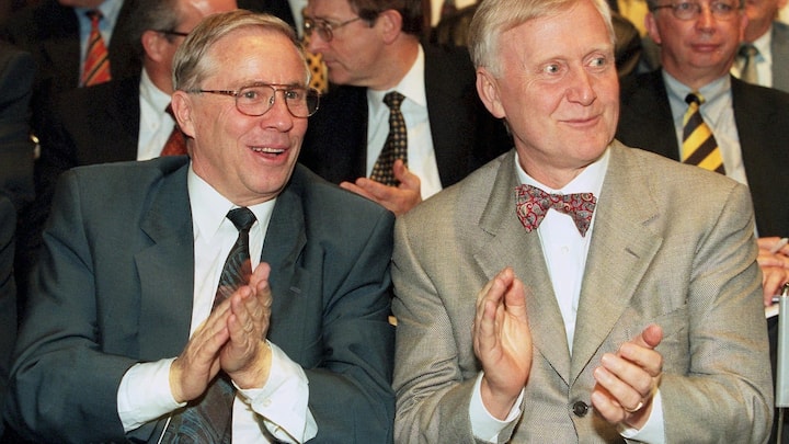 Christoph Blocher (l.) und Martin Ebner (hier 1999 an der Algroup-Generalversammlung) hatten über die Beteiligungsgesellschaft Pharma Vision ein Paket an Roche-Aktien aufgebaut. Ebner forderte erfolglos die Einführung einer Einheitsaktie.