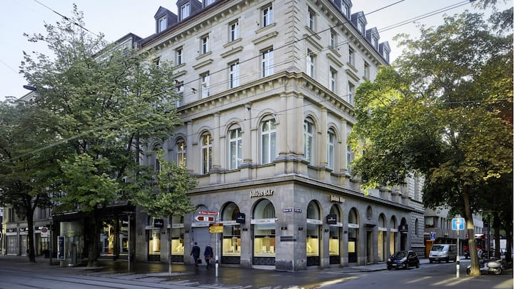 Bank Julius Baer branch at Bahnhofstrasse 36 in Zurich, Switzerland, on July 9, 2018. (KEYSTONE/Christian Beutler) Der Standort der Bank Julius Baer an der Bahnhofstrasse 36 in Zuerich, aufgenommen am 9. Juli 2018. (KEYSTONE/Chritian Beutler)