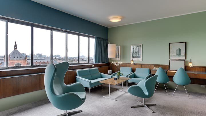 Arne Jacobsen.png