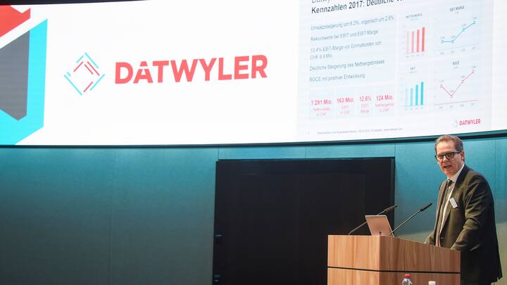 CEO Dirk Lambrecht an der Medienkonferenz der Daetwyler Holding AG, fotografiert am Dienstag, 6. Februar 2018, in Zuerich. (KEYSTONE/Melanie Duchene)