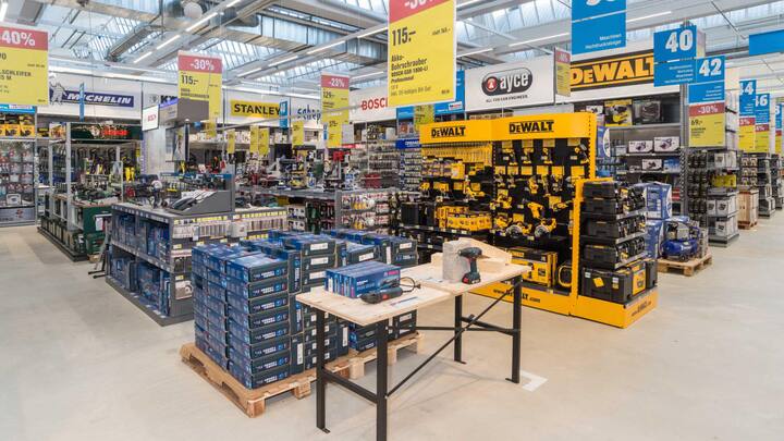 Coop vs. Migros: Baumärkte: Coop ist mit der Übernahme von Jumbo zum grössten Player im Schweizer Heimwerkermarkt aufgestiegen. Das ist angesichts der harten Konkurrenz wichtig. Die Migros überlegt sich, ob sie dieses Geschäft mit Do it + Garden und OBI noch weiterführen will.