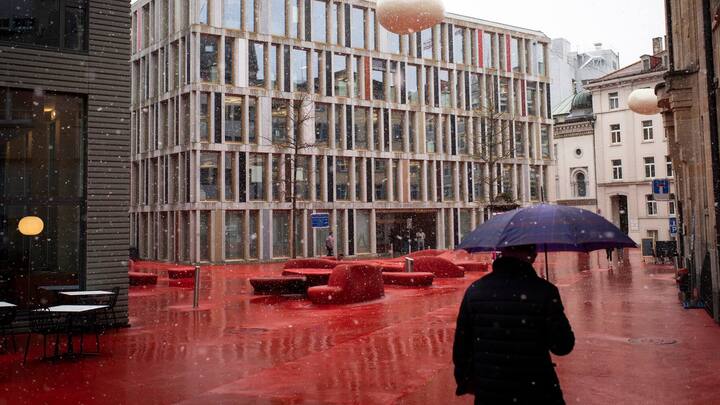 Am Hauptsitz in St. Gallen (l.) sind rund 1600 Mitarbeitende beschäftigt, ...