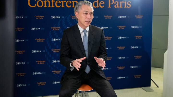 Die Minengesellschaften versorgen die nach Rohstoffen hungrige Weltwirtschaft mit Kohle, Kupfer oder Kobalt. Starke Player sind die australische BHP unter CEO Mike Henry (o.),