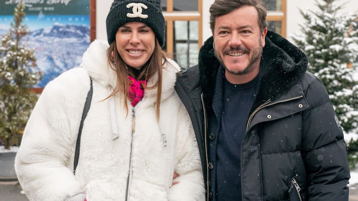 René Benko mit seiner Frau Nathalie, die er in Ischgl in einer Bar kennengelernt hat, wo sie servierte. Sie ist in Lausanne aufgewachsen. Zusammen haben sie drei Kinder.