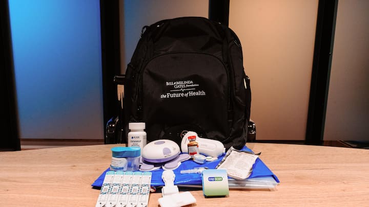 Bill Gates' Rucksack voller innovativer medizinischer Produkte.