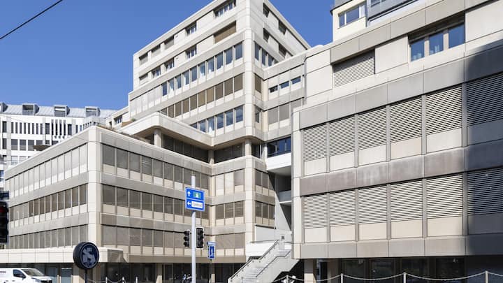 Am Zürcher Finma-Sitz an der Wasserwerkstrasse wurde die UBS-Spitze über die staatlich verordnete ­Rettung informiert. Jetzt droht den Aufsehern die grösste Rechtslawine der Schweizer Finanz­geschichte.