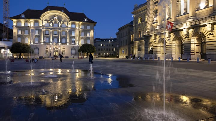 Am Berner Sitz am ­Bundesplatz ist das für die Finanzstabilität zuständige Zweite Departement der Nationalbank ange­siedelt. Die Beziehung zur Finma kühlte in den Rettungswochen ab.