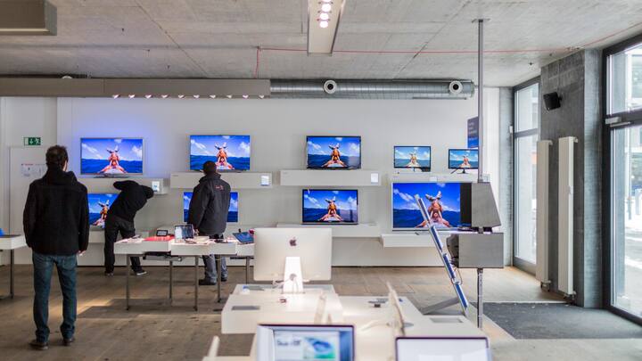 Digitec Galaxus: Läden spielen bei der Migros-Tochter nur eine Nebenrolle. Im Schweizer ­Onlinehandel ist das Unternehmen die klare Nummer eins, und es hat die zu Coop gehörenden Plattformen deutlich abgehängt.