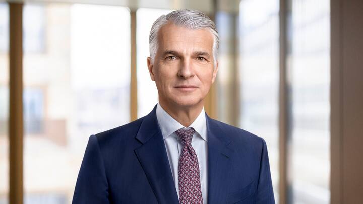 Der CEO:Sergio ErmottiLange hatte er den Zusammenschluss geplant, jetzt darf der Tessiner ihn endlich umsetzen – und drückt aufs Tempo: «Wir liegen mit der Integration drei bis sechs Monate vor unserem Zeitplan.»