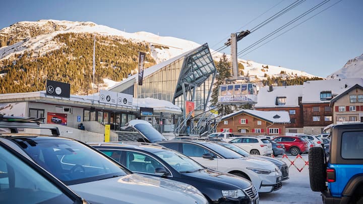 Hohe InvestitionenDer US-Konzern Vail Resorts übernahm die ­Mehrheit am Skigebiet Andermatt-­Sedrun und verpflichtete sich, 110  Millionen Franken für die Verbesserung der ­Infrastruktur einzusetzen.
