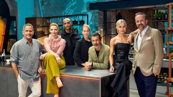 IM «DINNER CLUB» VON AMAZON Auf der Streaming-Plattform Amazon Prime empfängt Caminada prominente Gäste, reist und kocht mit ihnen.