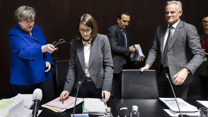 PUK-Fleissarbeit abgeschlossenPräsidentin Isabelle Chassot, Vizepräsidentin Franziska Ryser, Nationalrat Thomas Matter, Ständerat Matthias Michel (v.l.).