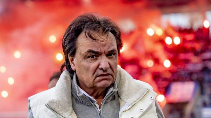 Christian Constantin le President du FC Sion reagit lors de la rencontre de football de Super League entre FC Lausanne-Sport et FC Sion le dimanche 9 novembre 2025 au stade de la Tuiliere a Lausanne. (KEYSTONE/Jean-Christophe Bott)