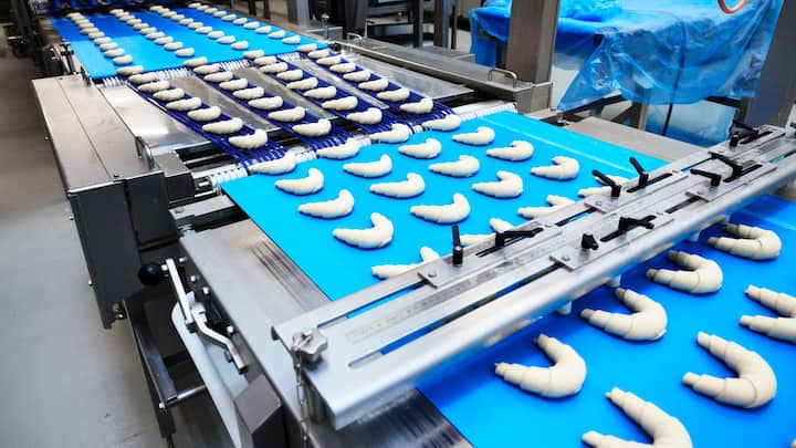 Genuss kommtvor GesundheitTrotz dem hohen Fettanteil sind sie beliebt: Demnächst eröffnet Hiestand eine zusätzliche Produktions­strasse für Gipfeli.