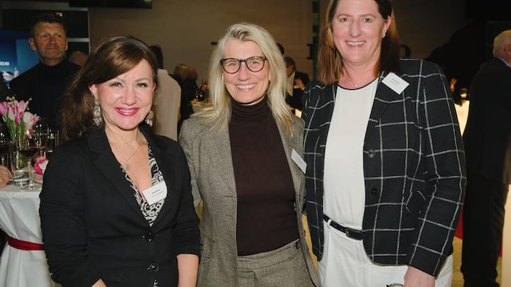Anka KÃÂ¤stner, Farner Consulting AG; Annette Matzke, Communicators AG; Karin Kirchner, Renault Suisse SA