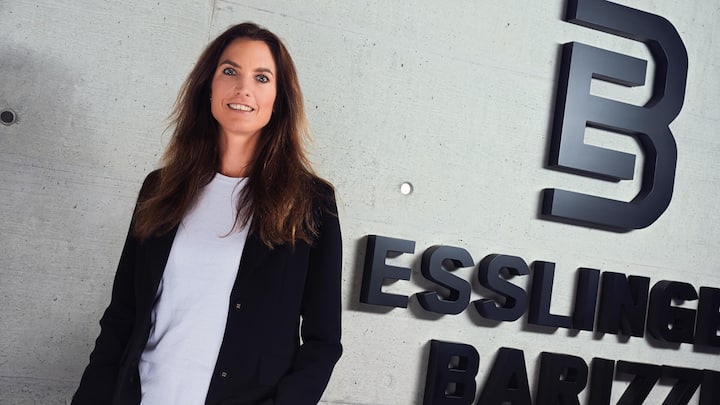 legeres outfitZur Arbeit trägt sie am liebsten «Jeans, Blazer, Turnschuhe». 