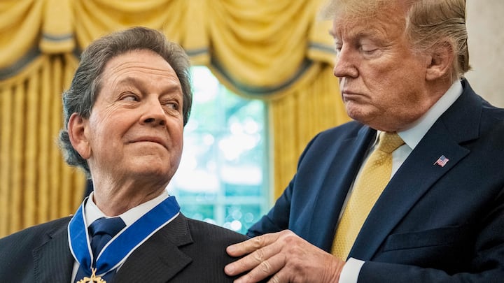 FreiheitsMedailleDonald Trump verlieh Laffer 2019 die Medal of Freedom. Der Ökonom ist politisch unabhängig – er stimmte zweimal für Bill Clinton.
